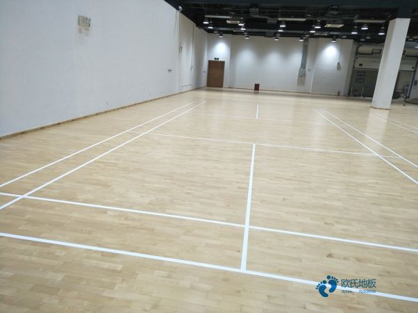 懸浮籃球運(yùn)動(dòng)木地板龍骨的作用