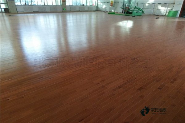 學校籃球館木地板耐磨系數1