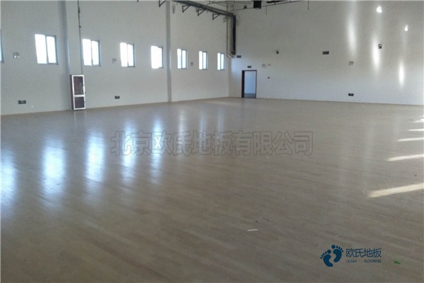 籃球場館地板哪個牌子的好2
