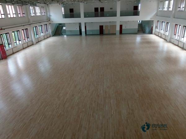 大學運動場地板施工方案3