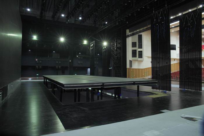 俄勒岡松舞臺(tái)運(yùn)動(dòng)木地板施工步驟1