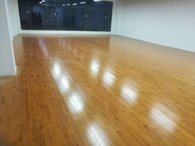 松木舞臺體育場館地板施工團隊1