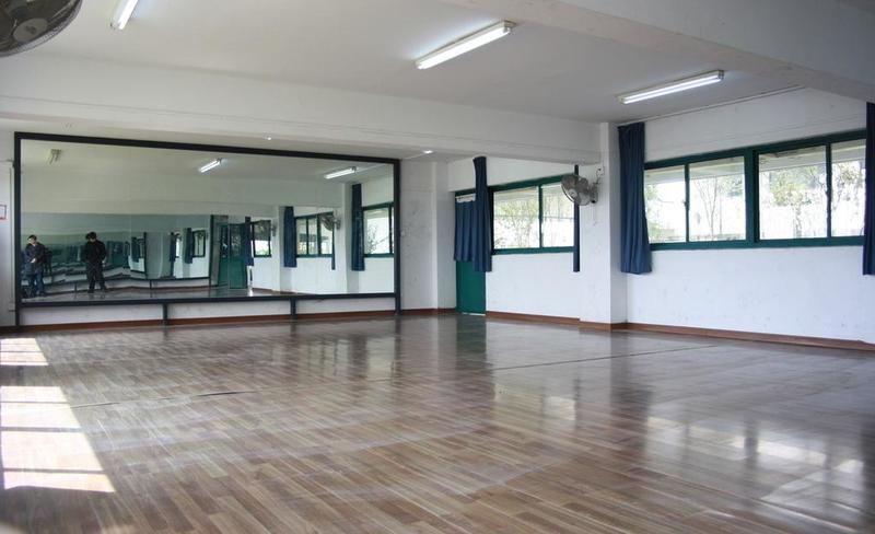 學(xué)校俄勒岡松舞臺(tái)體育場地板施工隊(duì)3
