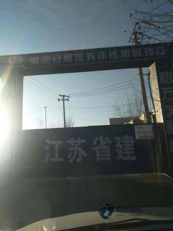 小學(xué)運(yùn)動(dòng)型地板施工團(tuán)隊(duì)1