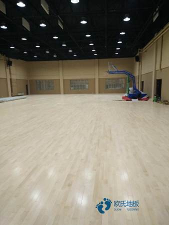 國產體育場地板施工團隊2