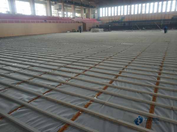 供應籃球體育地板安裝費