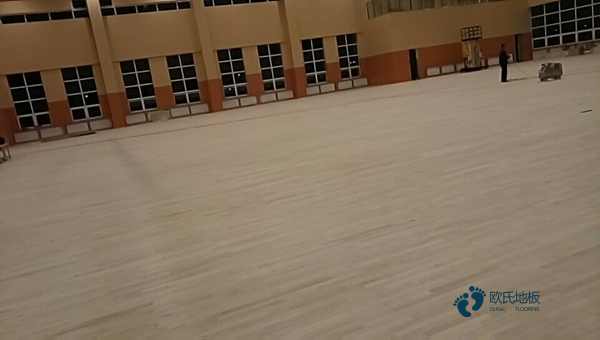學校籃球館木地板哪里買1