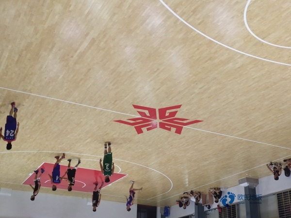單龍骨籃球場館地板清潔保養2
