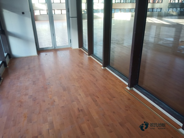小學(xué)籃球館地板施工流程2