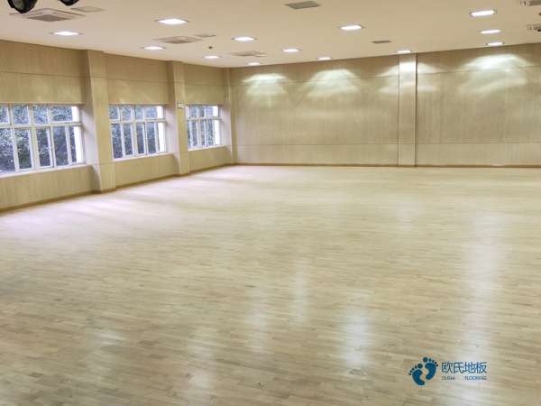 小學(xué)籃球運動地板施工1