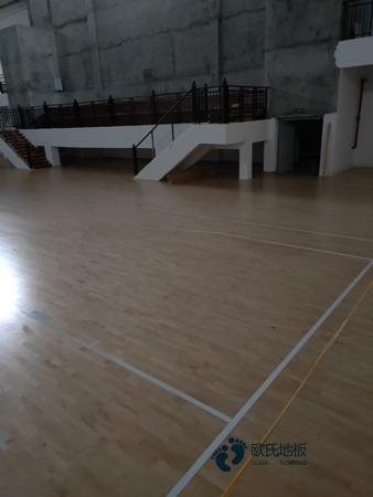 定做運動場地地板品牌哪個好3