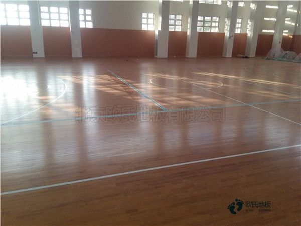 國標體育籃球木地板施工隊2