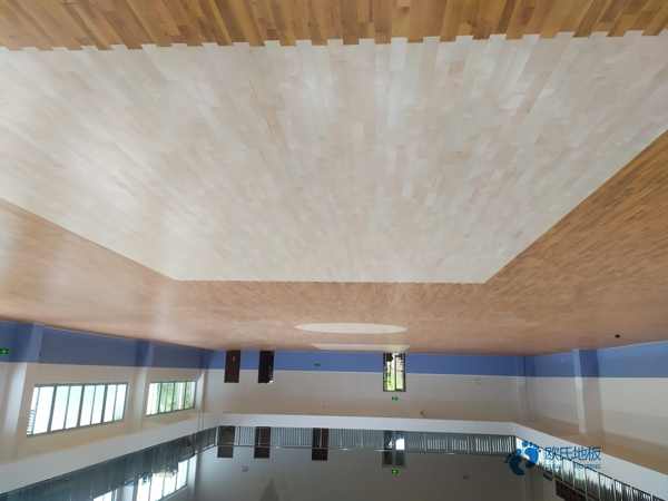 小學籃球場地板施工隊2