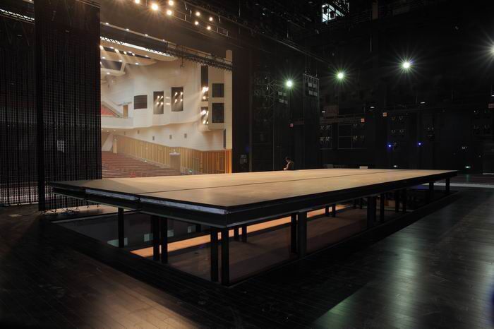 松木舞臺場館地板施工團隊3