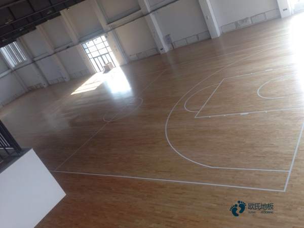 優(yōu)惠的籃球體育地板施工費用