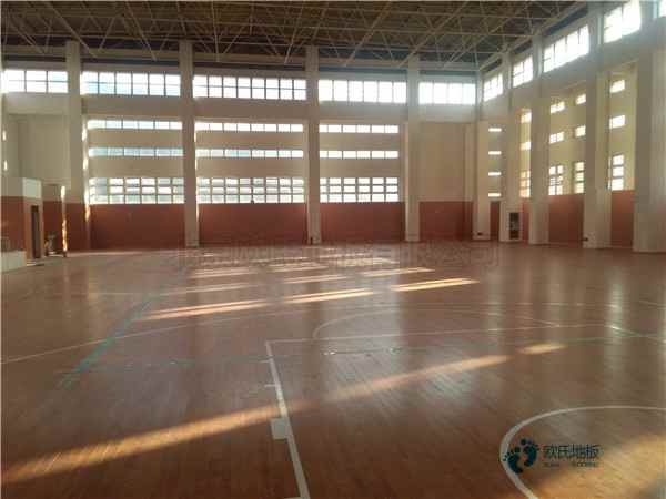 優(yōu)惠的籃球體育地板施工費用