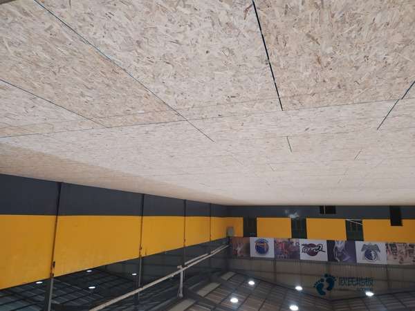 大學運動型木地板施工團隊3