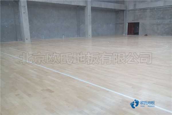 優惠的體育地板價格低