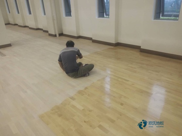 優惠的籃球體育地板如何拆
