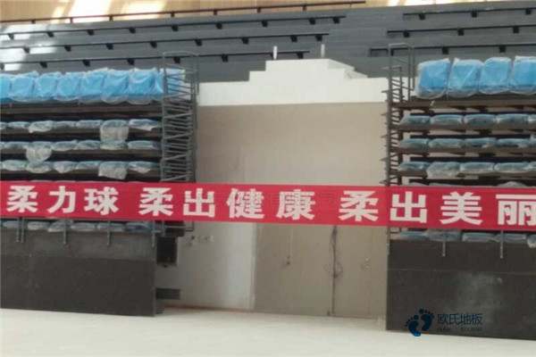 國產(chǎn)籃球館地板施工隊(duì)1